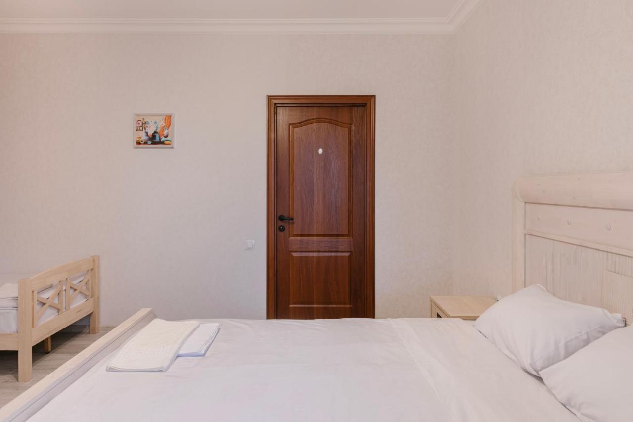 Marcos Hotel Tbilisi Buitenkant foto