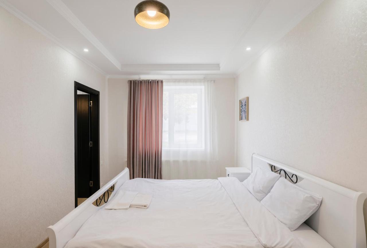Marcos Hotel Tbilisi Buitenkant foto